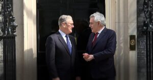 Starmer recurre al ex primer ministro Gordon Brown para reflotar al laborismo
