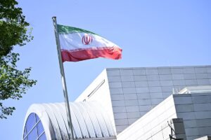 Teherán tacha de "ilegal e injustificada" la decisión de EEUU de sancionar al embajador iraní en Líbano