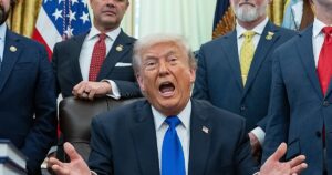 Trump anuncia aranceles del 25% a coches y camiones de la Unión Europea