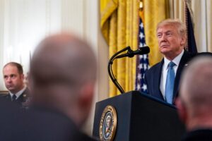 Trump anuncia la suspensión de los ataques contra Irán "previstos para mañana" a petición de sus aliados árabes