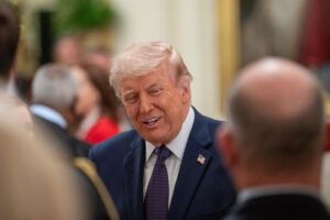 Trump asegura que el diálogo con Irán sigue progresando y no firmará un acuerdo precipitado