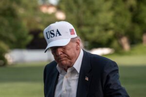 Trump avisa que Irán "lo pasará muy mal" si no hay acuerdo y "más vale" que Teherán culmine las negociaciones