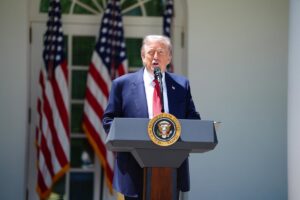 Trump insiste en que "los cárteles controlan México"