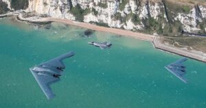 Trump retirará de la OTAN la mitad de sus bombarderos, un tercio de los cazas y todos los submarinos, según 'Der Spiegel'