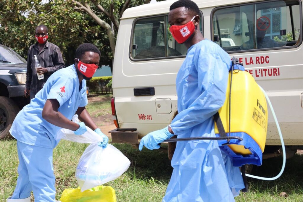 Uganda identifica en las últimas horas tres casos de ébola por el brote en la vecina RDC