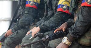 Un enfrentamiento entre las disidencias de las FARC deja decenas de muertos en Colombia a tres días de las elecciones