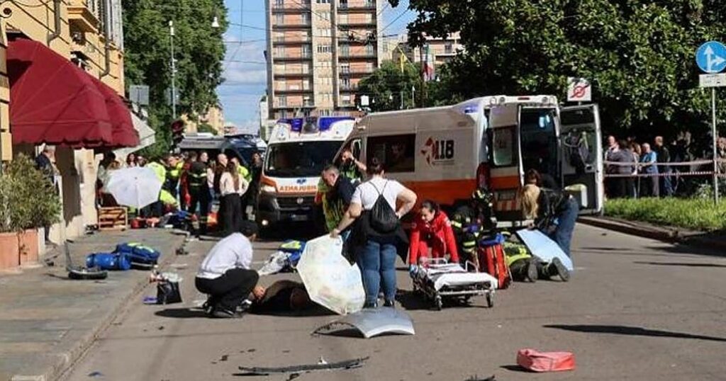 Un hombre atropella a una decena de personas en Módena y apuñala a otra en su huida