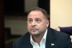 Un tribunal anticorrupción de Ucrania ordena el arresto del exjefe de la oficina presidencial de Zelenski