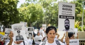 Venezuela libera a ocho militares condenados por planear un golpe de Estado contra Maduro