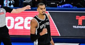mete a los Spurs en la final de la NBA
