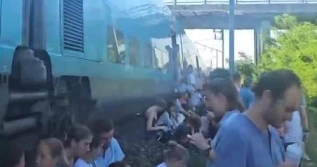 un fallo eléctrico masivo deja atrapados a mil pasajeros en plena ola de calor