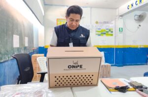 Abren las urnas para la segunda vuelta de las elecciones presidenciales de Perú