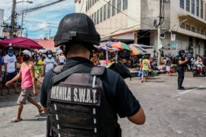 Al menos tres muertos y cinco heridos por un tiroteo en un colegio en el este de Filipinas