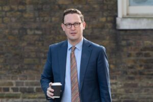 Aliado de Starmer descarta disputar el liderazgo laborista y allana el camino de Burnham a Downing Street