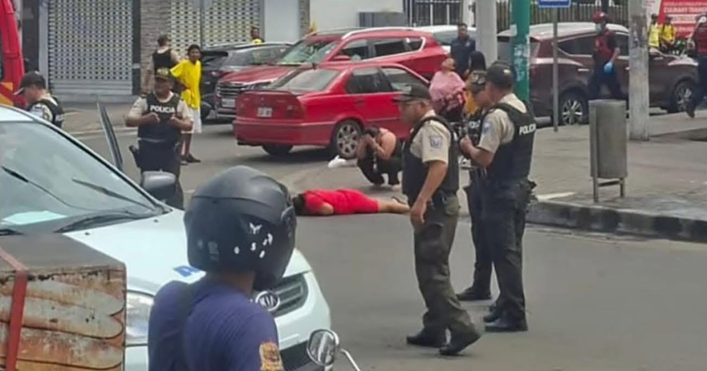 Asesinan a tiros a una fiscal en Ecuador y en el funeral no hay seguridad del Estado