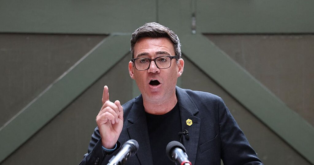 Burnham promete que parte de la actividad del Gobierno se trasladaría a Manchester