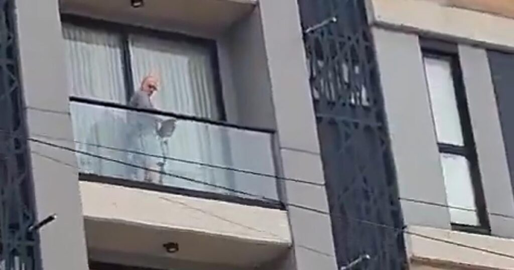 Detenido en Colombia un ciudadano estadounidense por presuntamente abusar de un menor en un balcón a plena luz del día
