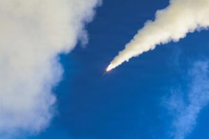 El Ejército de EEUU anuncia ataques contra una isla iraní en el estrecho de Ormuz