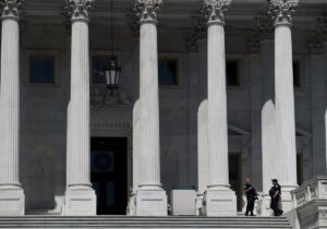 El Senado de EEUU vota a favor de detener la guerra contra Irán