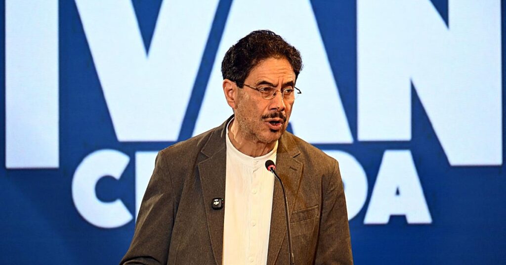 El izquierdista Cepeda denuncia penalmente a De la Espriella, favorito para ganar la Presidencia de Colombia