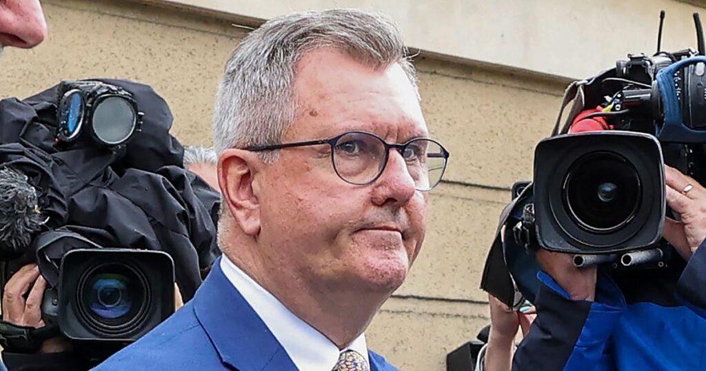 El político norirlandés Jeffrey Donaldson, declarado culpable de 18 delitos sexuales, incluida una violación