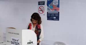 Fujimori y Sánchez se disputan la presidencia de Perú en unas elecciones muy ajustadas