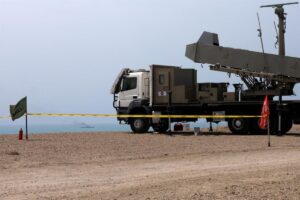 Irán afirma haber atacado una base aérea en respuesta a las operaciones de EEUU