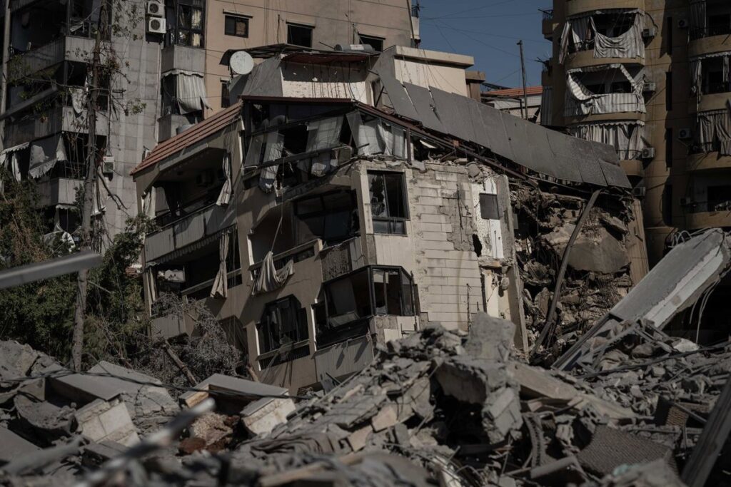 Israel ataca el bastión de Hezbolá en Beirut durante un momento crítico de las negociaciones entre EEUU e Irán