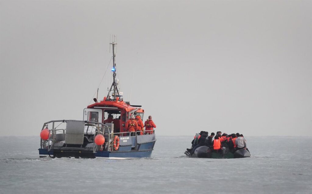 La nueva ley de asilo británica prevé que los migrantes devuelvan más de 10.000 euros tras encontrar trabajo