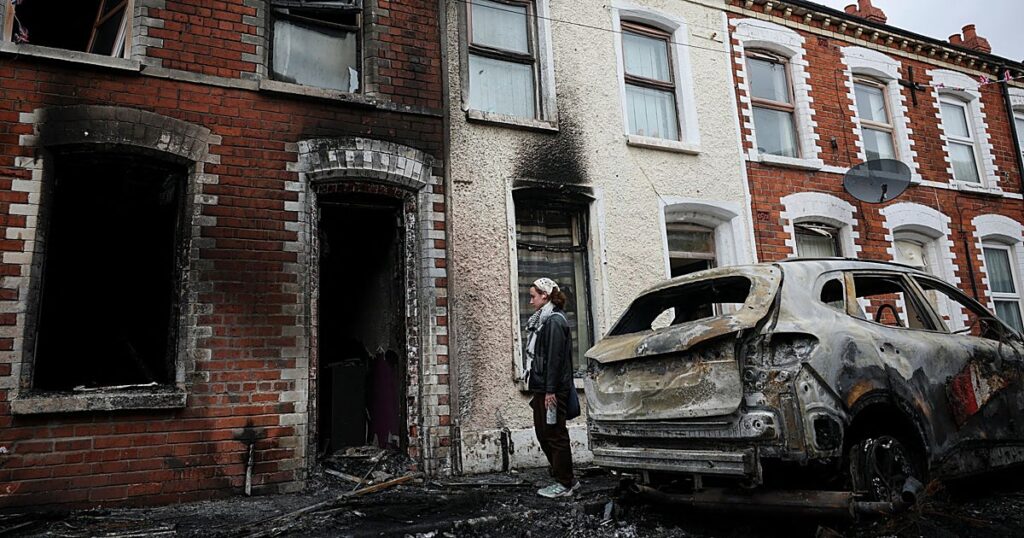 La violencia sacude Belfast tras el apuñalamiento de un hombre a manos de un solicitante de asilo sudanés