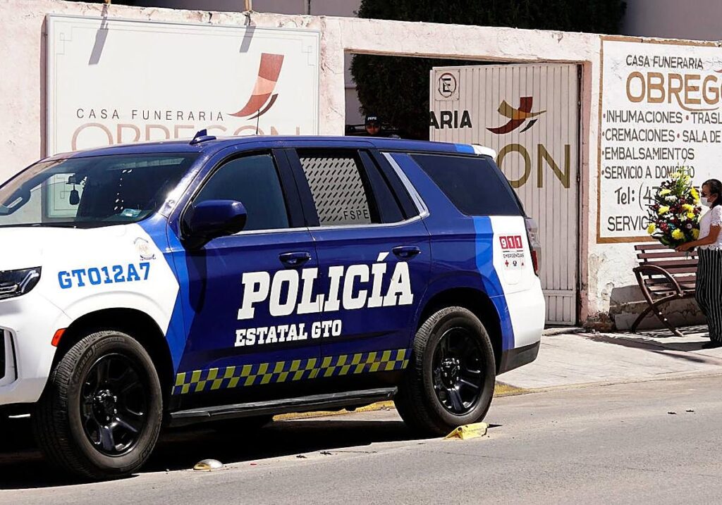 Ladrones de motos en México aparecen atados y amordazados: así actúa el «Batman de Lagos»