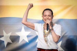 Machado acusa desde Panamá al Gobierno venezolano de cerrar el espacio aéreo para "impedir" su regreso