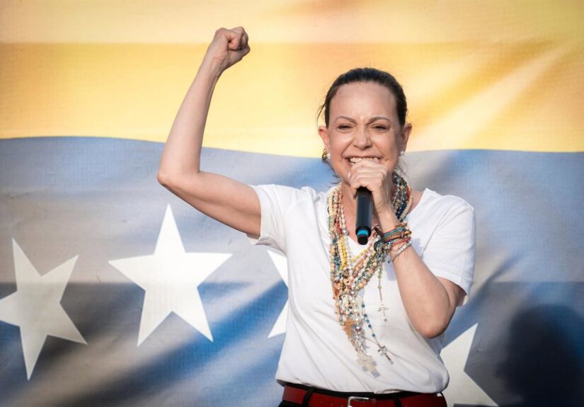 Machado acusa desde Panamá al Gobierno venezolano de cerrar el espacio aéreo para "impedir" su regreso
