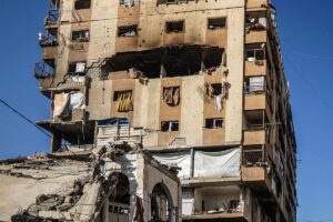 Muere una palestina y otros 15 resultan heridos en un bombardeo de Israel contra Gaza pese al alto el fuego