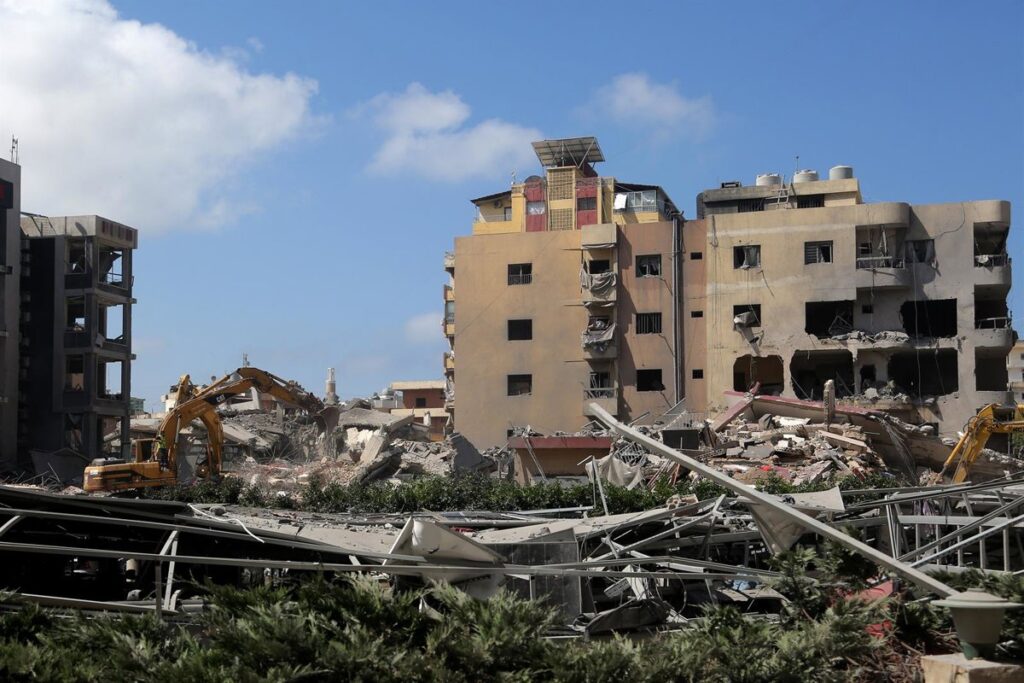 Mueren siete personas, incluido un paramédico, en nuevos bombardeos de Israel contra el sur de Líbano