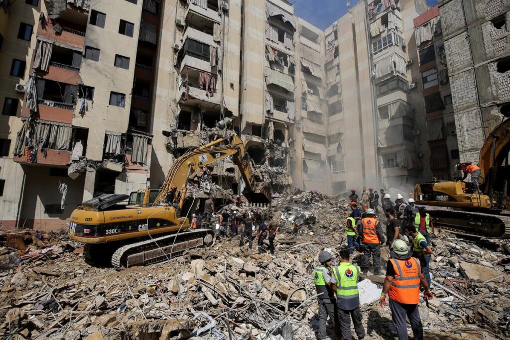 Recuperan los restos de trece personas de entre los escombros tras nuevos ataques de Israel en Líbano