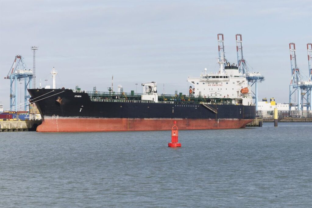 Reino Unido intercepta por primera vez un petrolero de la presunta "flota fantasma" de Rusia