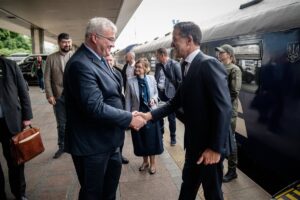 Rutte viaja de sorpresa Kiev para reunirse con Zelenski tras la última oleada de ataques rusos contra Ucrania