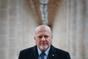 Suspenden al fiscal jefe de la Corte Penal Internacional por acusaciones de acoso sexual