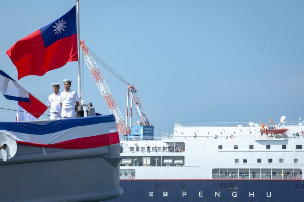 Taiwán denuncia una "escalada de tensiones" de China con "acoso" a buques mercantes en el estrecho