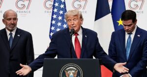 Trump defiende que su acuerdo con Irán sirve para evitar una «catástrofe económica»