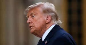 Trump firma en Versalles la paz con Irán y cancela la ceremonia prevista en Suiza