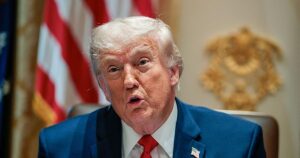 Trump recula y renuncia a su polémico fondo multimillonario para compensar a aliados
