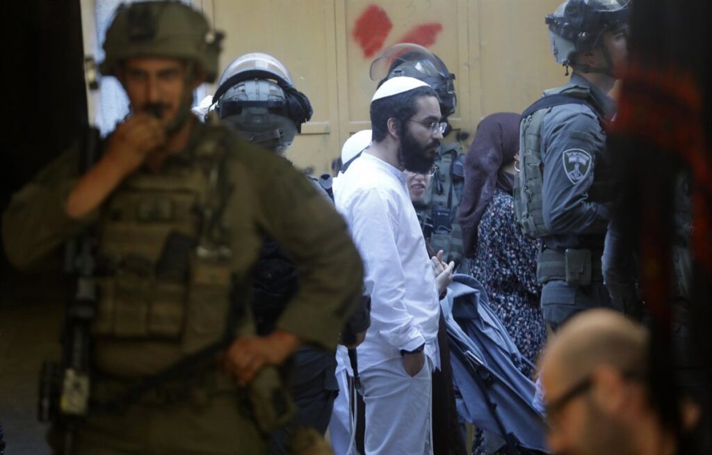 Un asalto de colonos con participación de militares israelíes deja nueve palestinos heridos en Cisjordania