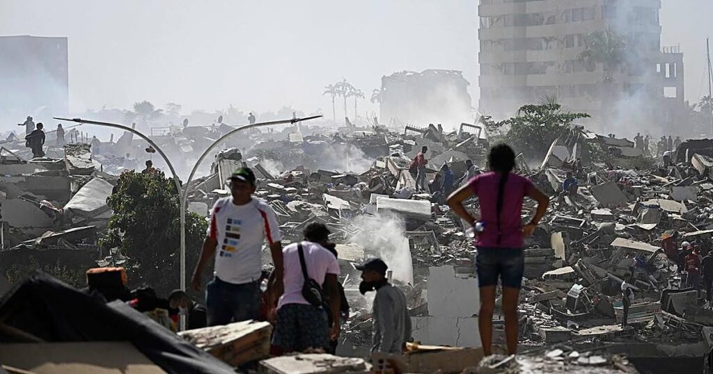 Una mujer da a luz entre los escombros provocados por los terremotos en Venezuela