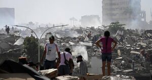 Una mujer da a luz entre los escombros provocados por los terremotos en Venezuela