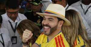 gana la segunda vuelta con el 49,66% de los votos