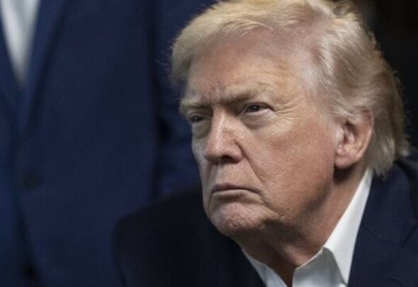 Trump declara "abierto" el paso de Ormuz y anuncia una tasa del 20% en la carga