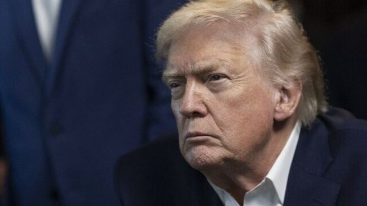 Trump declara "abierto" el paso de Ormuz y anuncia una tasa del 20% en la carga