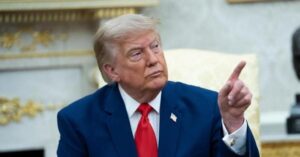 Trump amenaza con «destruir un puente o una central eléctrica» en Irán por cada buque que sea atacado en Ormuz